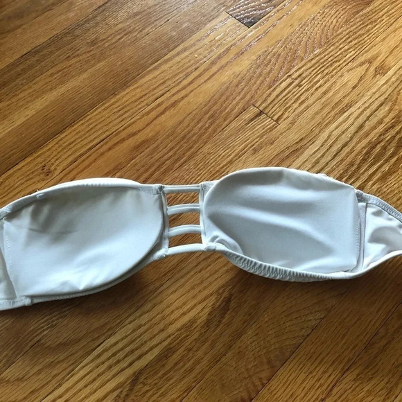 3 white bikini tops - Picture 11 of 12